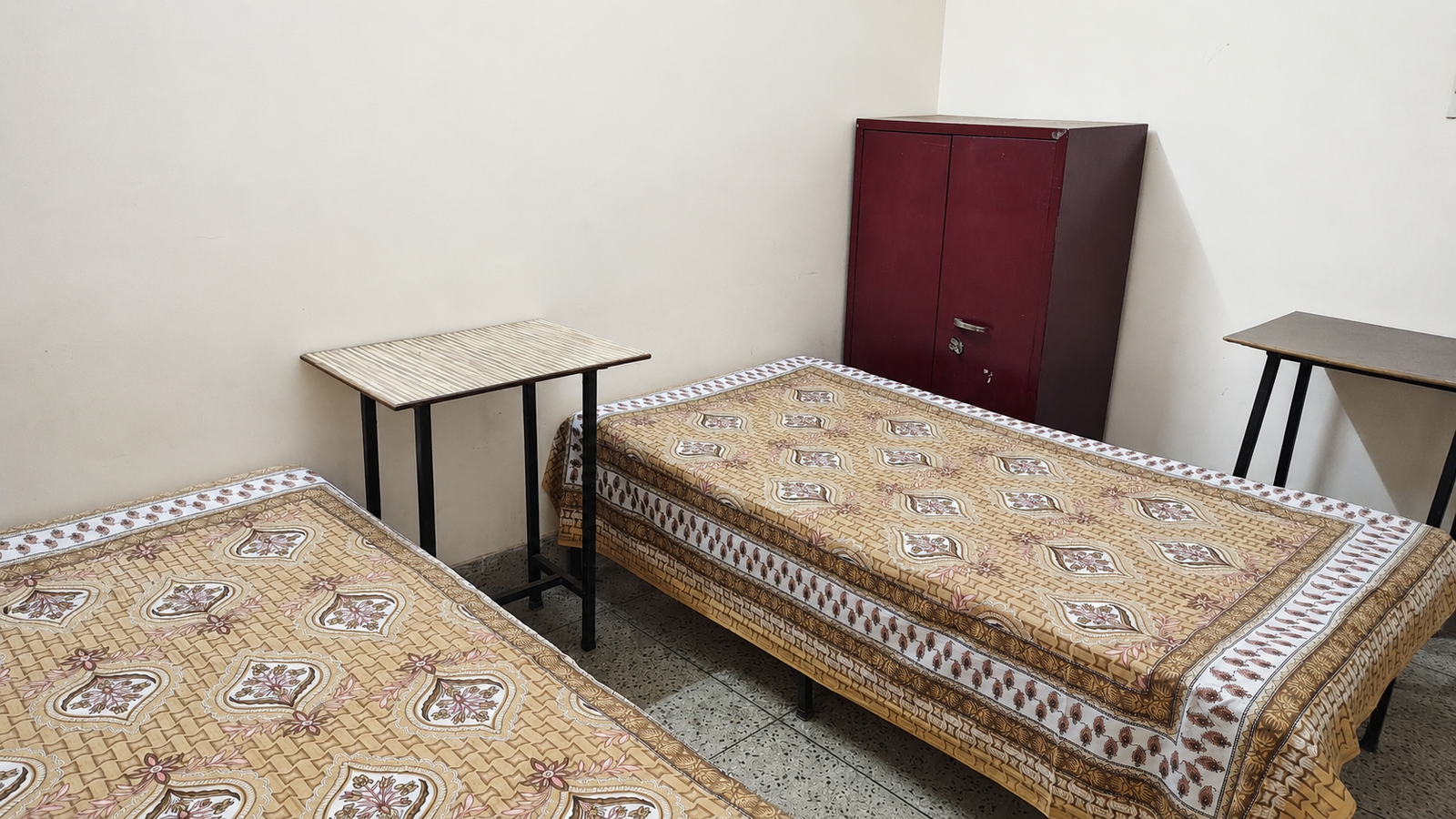 PG near IHM college Aliganj Lucknow